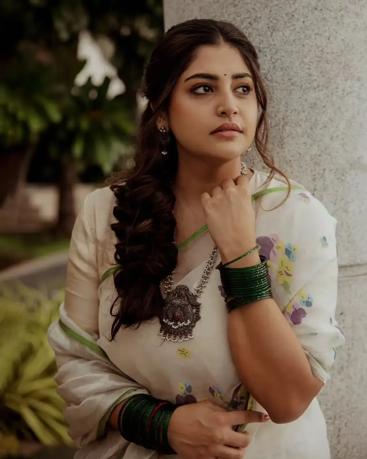 MALAYALAM ACTRESS MANJIMA MOHAN IMAGES IN WHITE SAREE 4